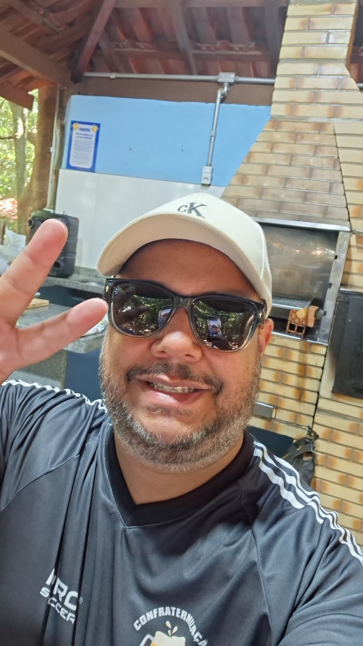 <strong>Carlos R.</strong>